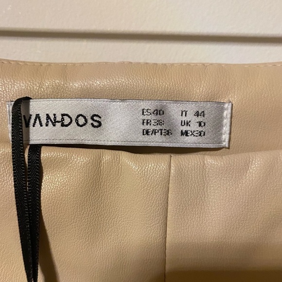 NWT- Van-dos beige leather effect pant with small slit on ankles - Picture 3 of 6